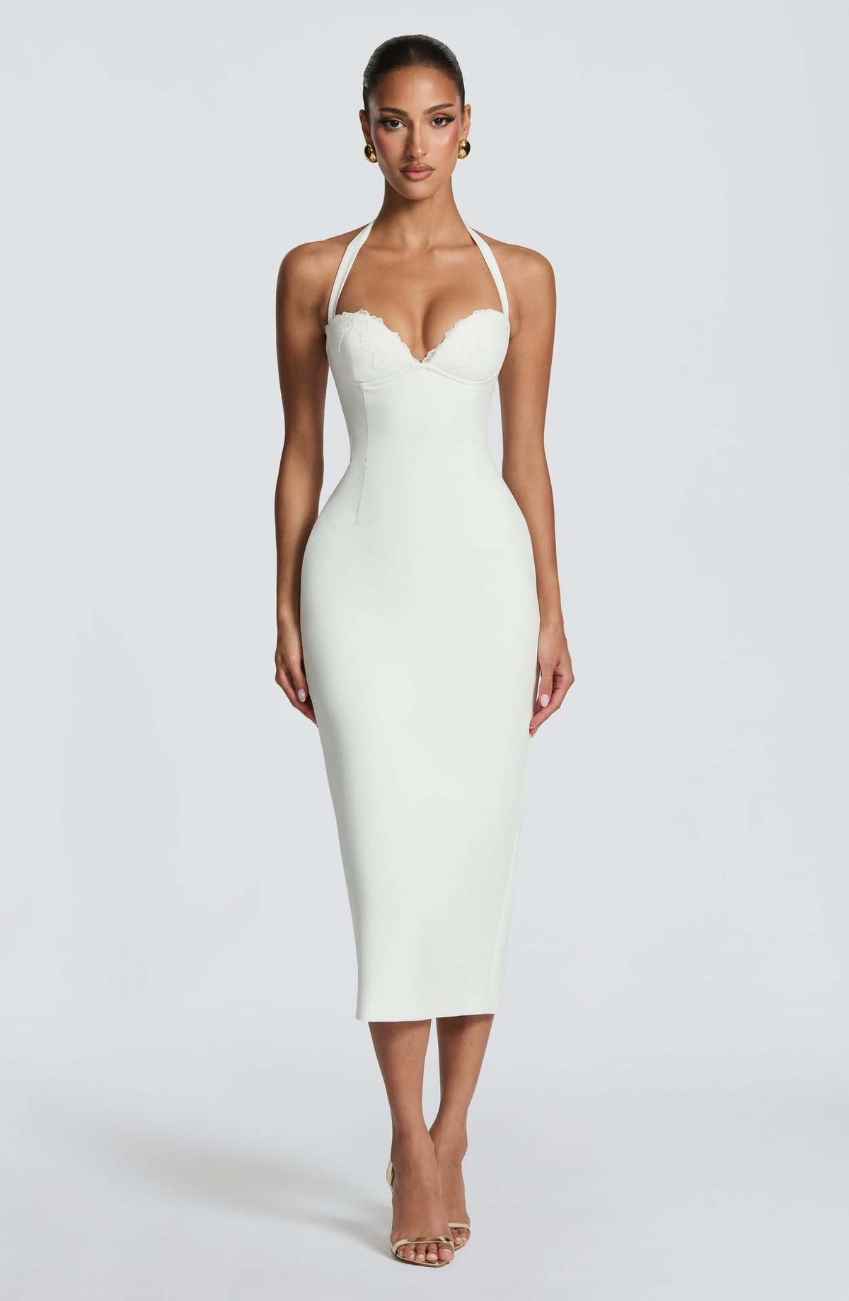 2026New spring and summer collection: lace-trimmed halter-neck midi dress with lace patchwork, a fitted silhouette, and a fishbone-shaped waist design that accentuates the hips