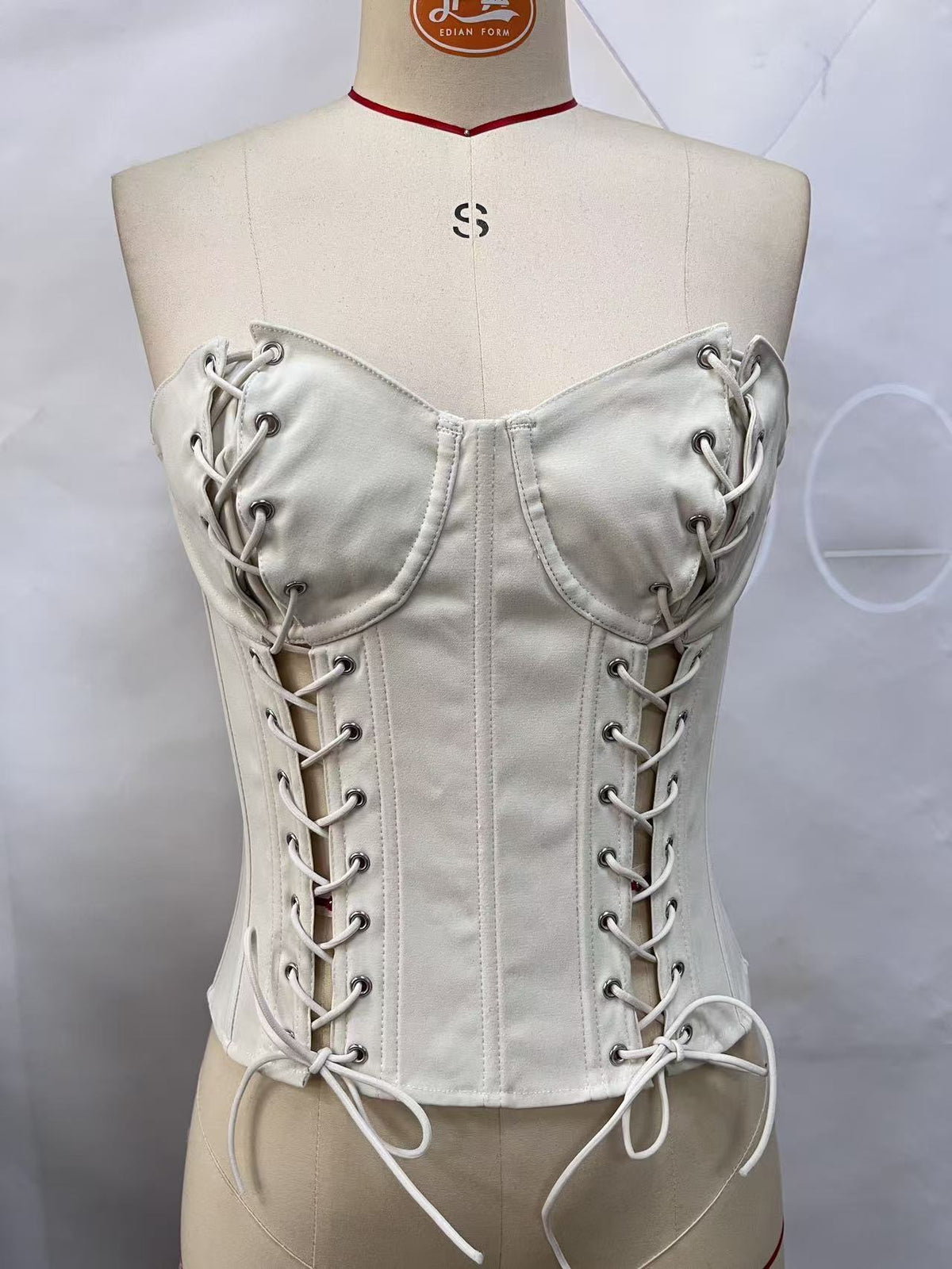 Europe and America INS French-style fishbone corset top with waist-cinching straps, a sexy and stylish backless design, and a fitted silhouette