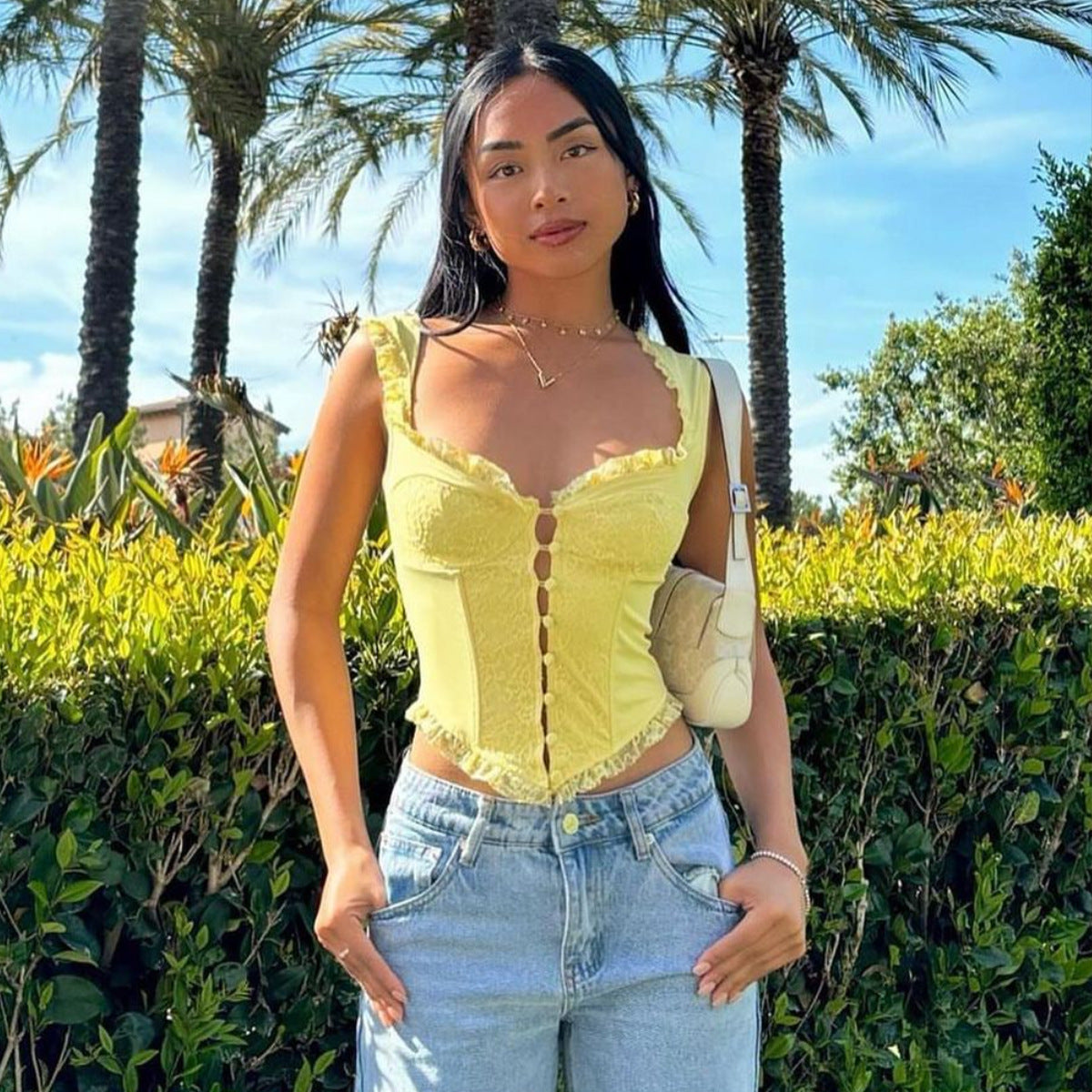 European and American cross-border fashion: a stylish and versatile camisole with lace, ruffled trim, and a fishbone waist-cinching design Z0478