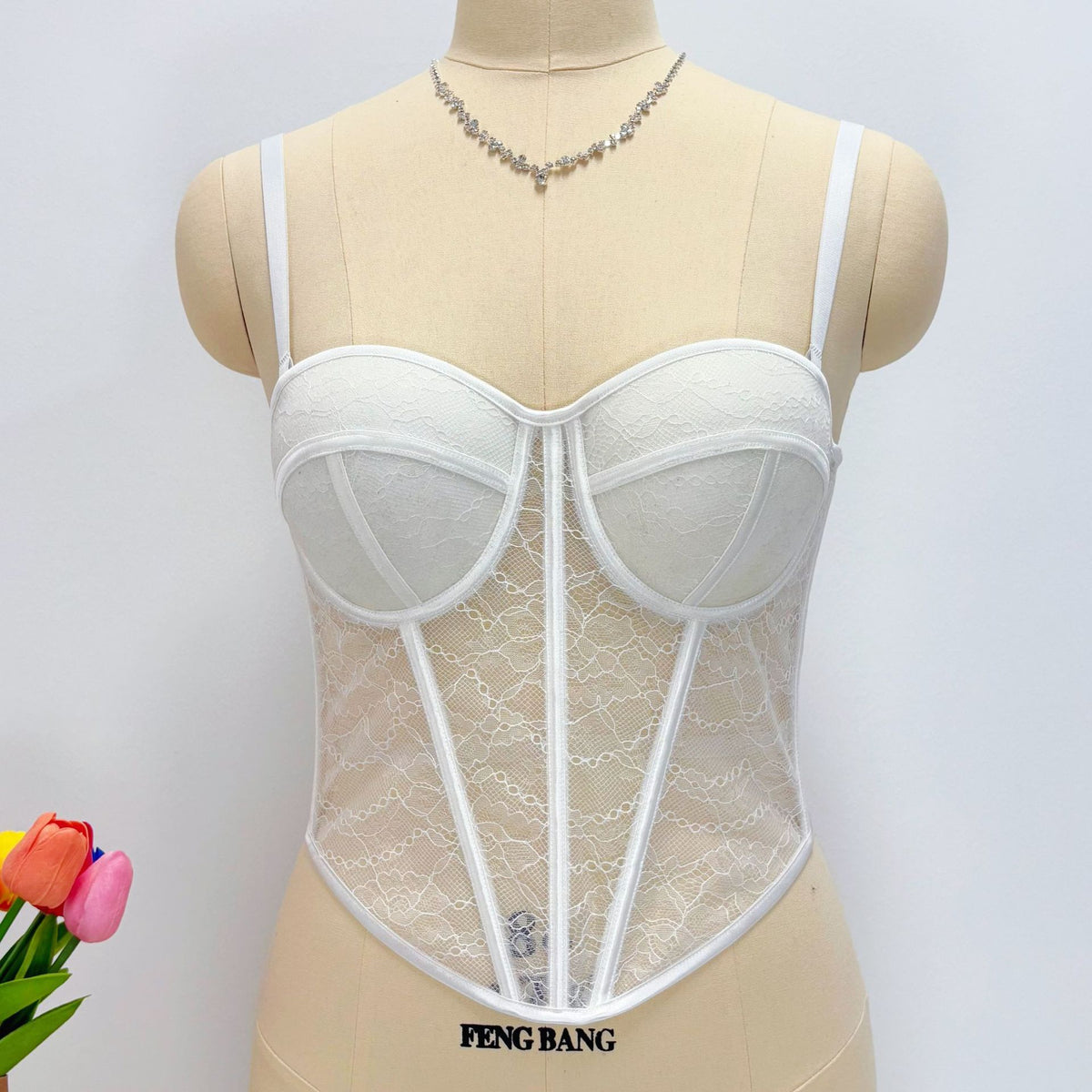 European and American style sexy mesh fishbone lace camisole with unique design, suitable for wearing as an outer layer, featuring built-in bra pads and underwire