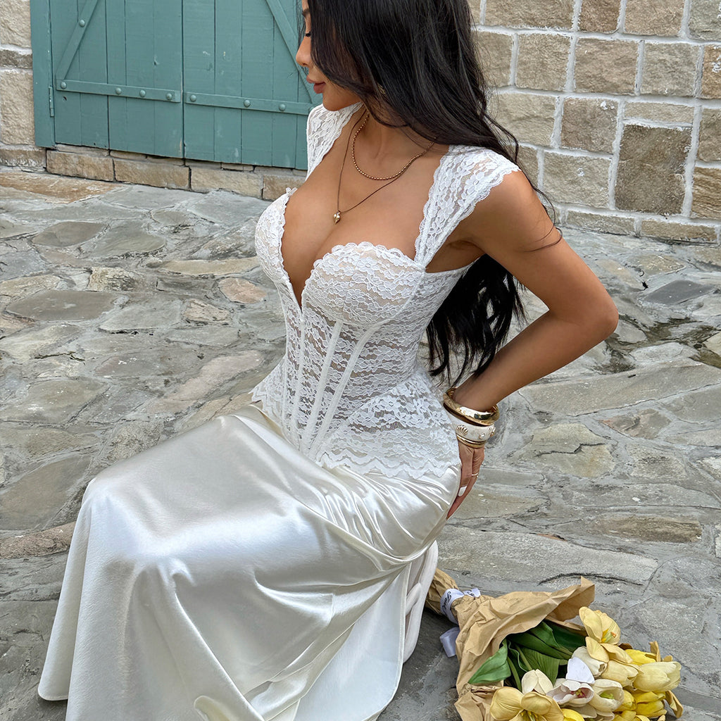 European and American style, solid color, elegant design, semi-sheer lace, delicate floral trim, worn as an outer layer, with tie-up detail V Camisole71647